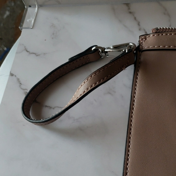 Guess Tan Leather Wristlet Clutch with Logo - Picture 3 of 6